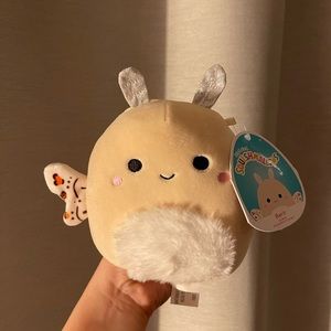 Squishmallow Berit the moth 5"